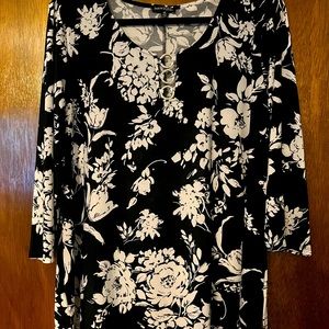 Woman’s size 2x “Ava & Grace” blouse.